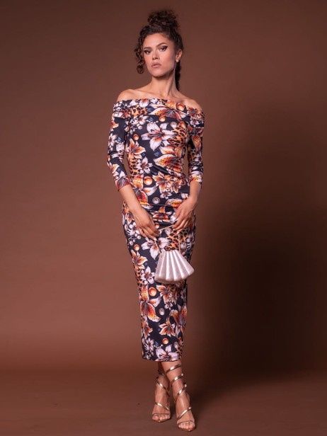 Dopasowana sukienka z odsłoniętymi ramionami lilie.jpg