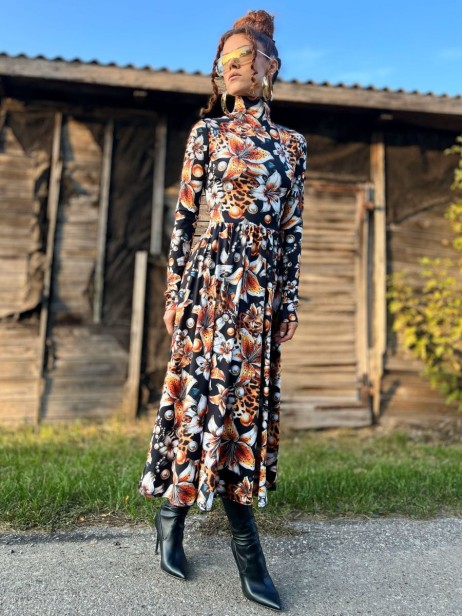 sukienka rozkloszowana z golfem.jpg