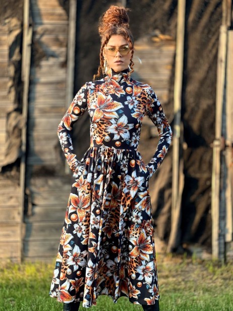 sukienka rozkloszowana z golfem2.jpg