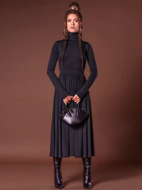 Rozkloszowana sukienka z golfem Anna czarna.jpg