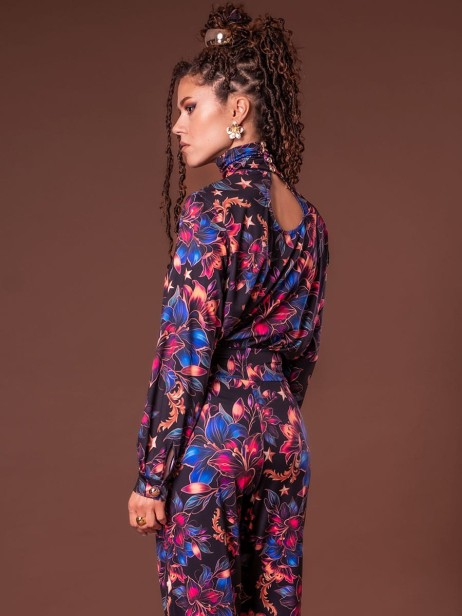 Luźna bluzka z golfem flower tył.jpg